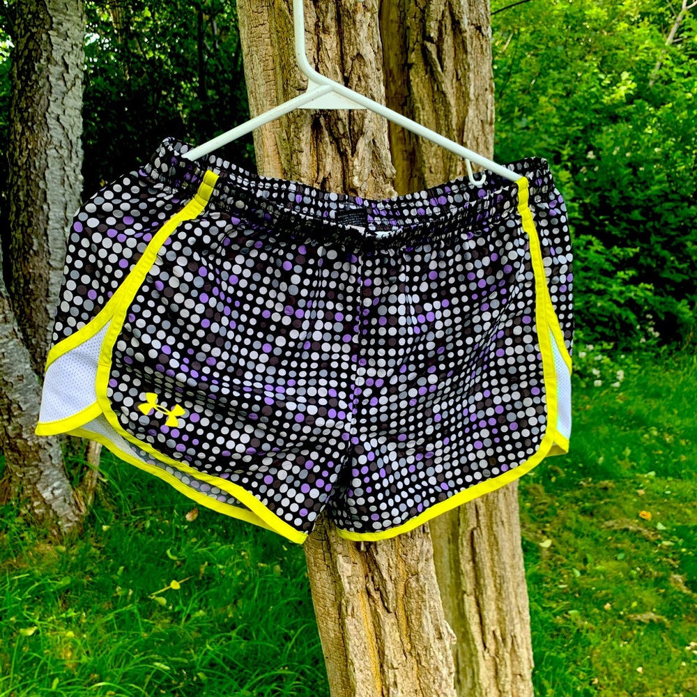 EUC Under armour youth extra large shorts